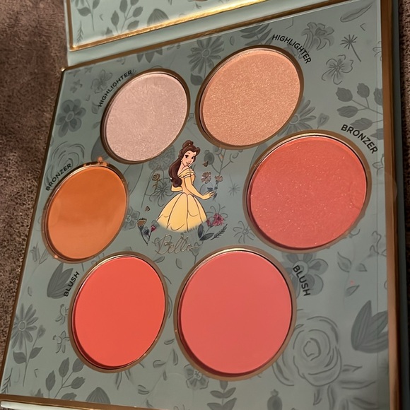 NWT Disney Makeup Disney Princess Belle Complexion Palette - Picture 6 of 6